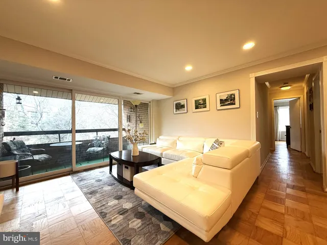 $2,800 | 11401 Commonwealth Drive, Unit 303, Rockville, MD 20852