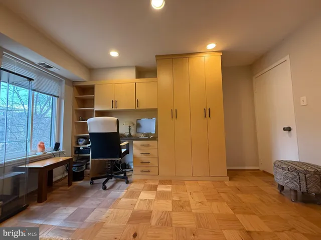 $2,800 | 11401 Commonwealth Drive, Unit 303, Rockville, MD 20852