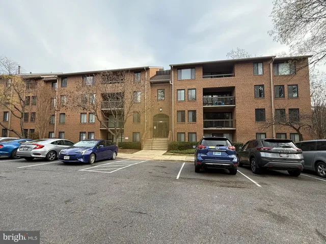 $2,800 | 11401 Commonwealth Drive, Unit 303, Rockville, MD 20852