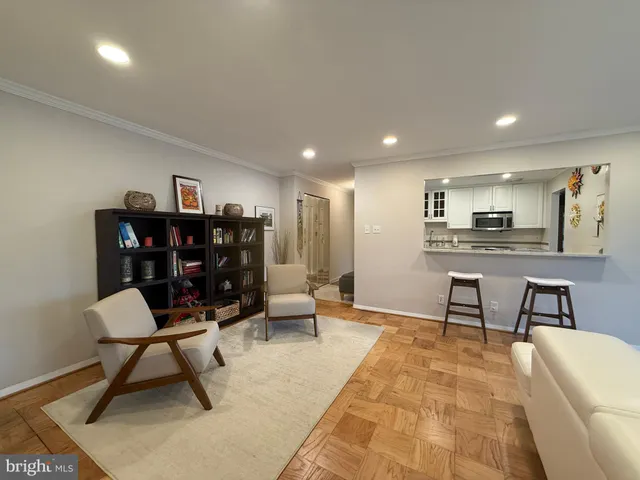 $2,800 | 11401 Commonwealth Drive, Unit 303, Rockville, MD 20852