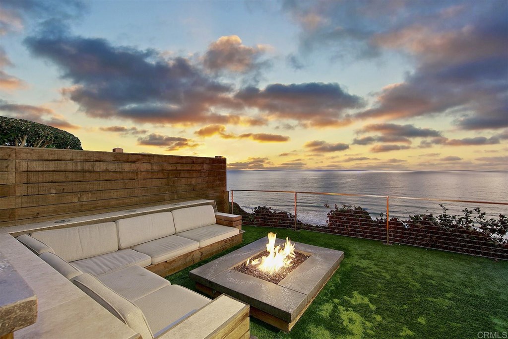 215 Pacific Avenue Solana Beach, CA 92075 - Photo 2 of 7