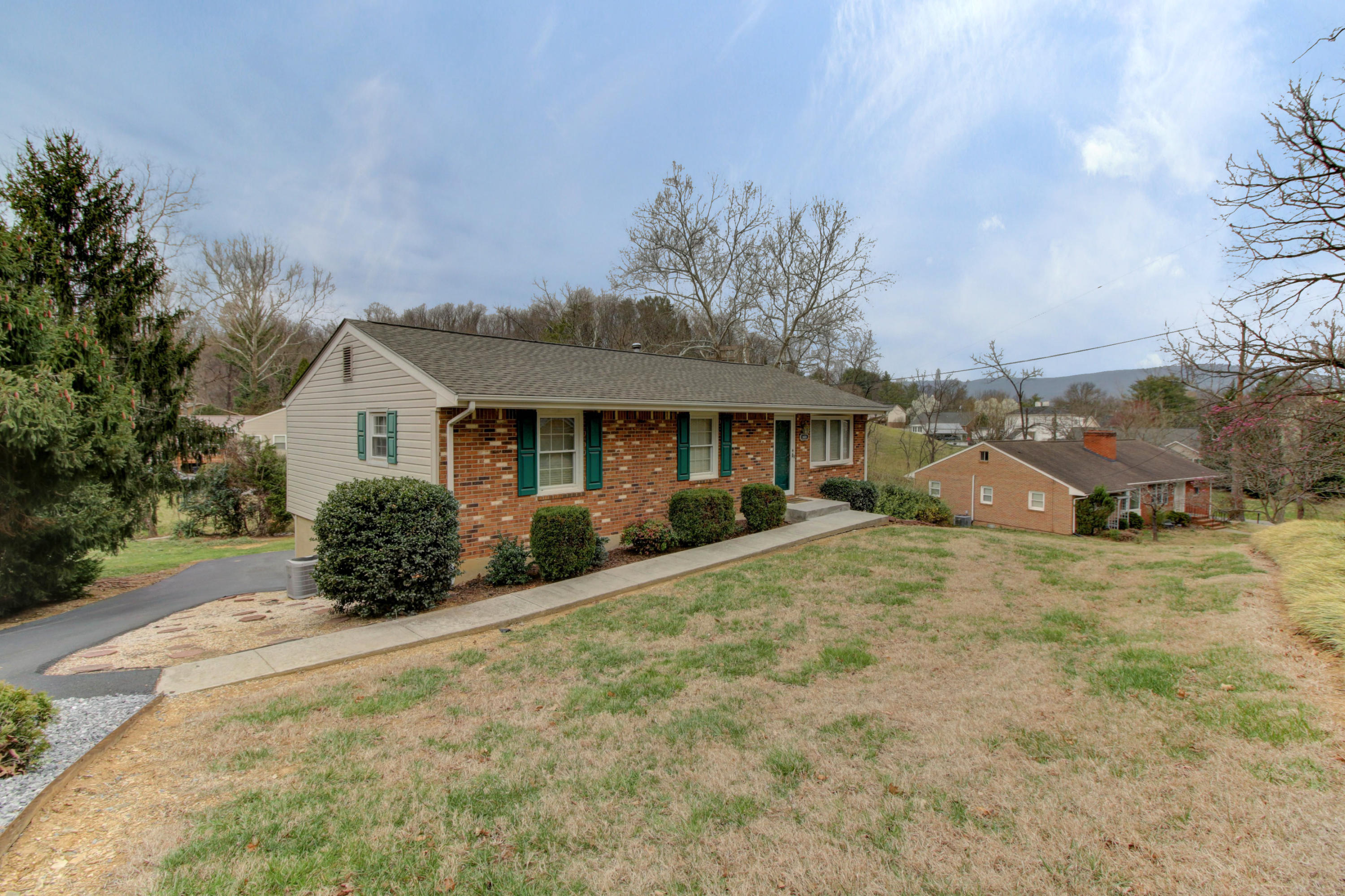 1831 McVitty Road Salem, VA 24153 - Photo 1 of 23 main photo