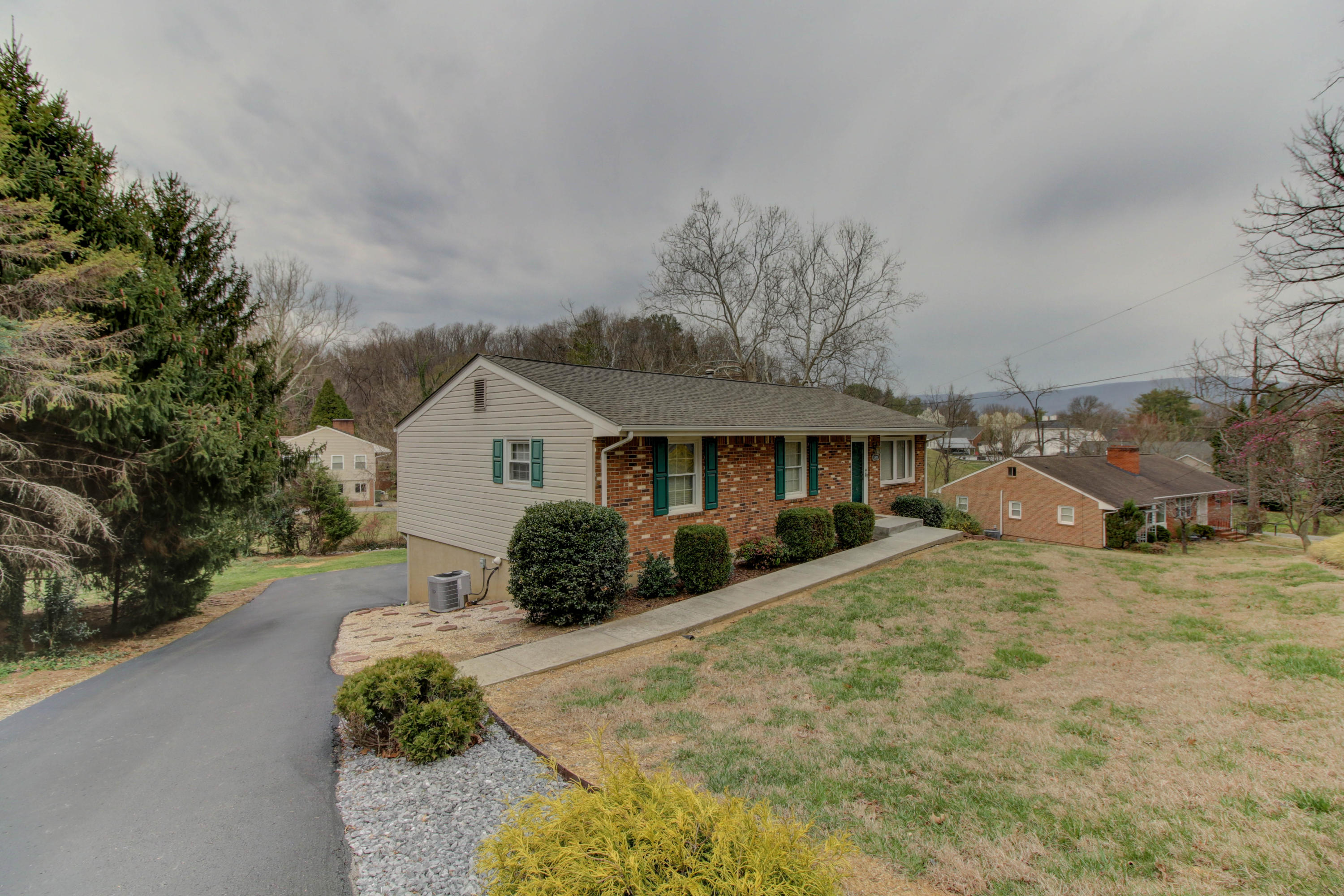 1831 McVitty Road Salem, VA 24153 - Photo 22 of 23 IMG_5792_3_4_5_6_7_8