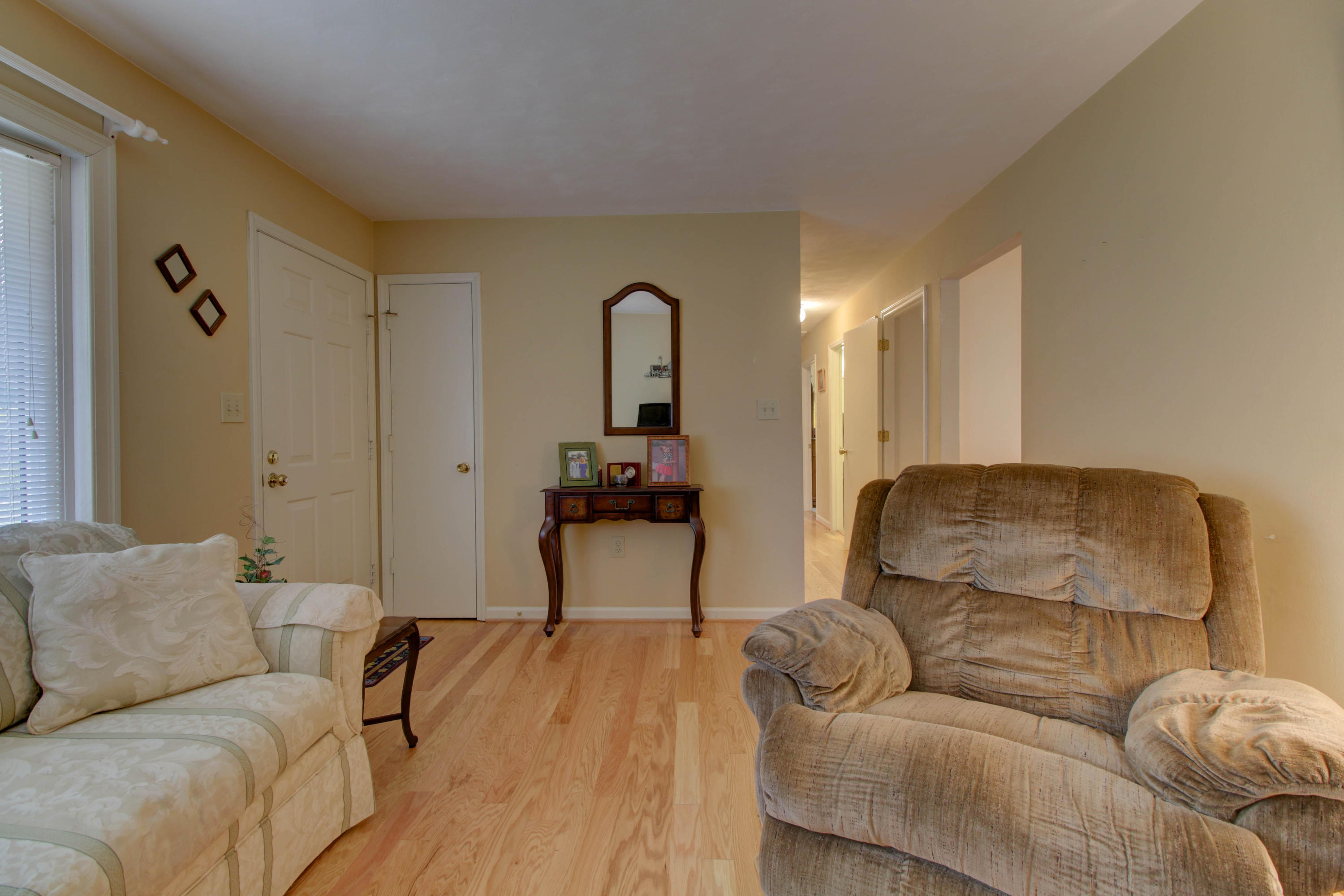 1831 McVitty Road Salem, VA 24153 - Photo 4 of 23 IMG_5813_4_5_6_7_8_9