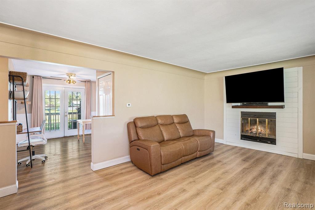 4040 West Thompson Road Linden, MI 48451 - Photo 3 of 26