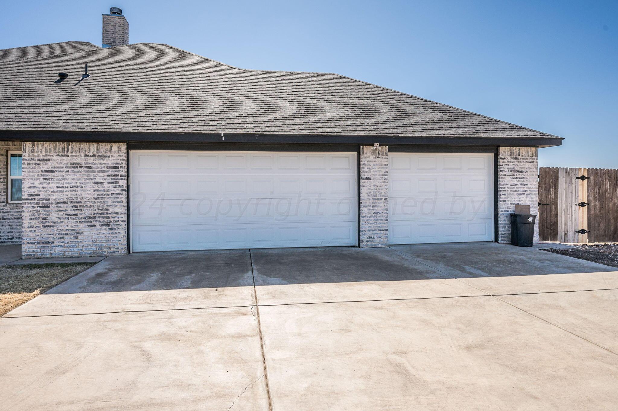 5350 South Blessen Road Amarillo, TX 79119 - Photo 25 of 29 Garage