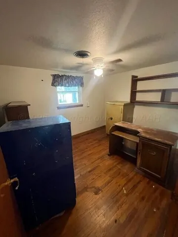 a view of room with furniture and a ceiling fan