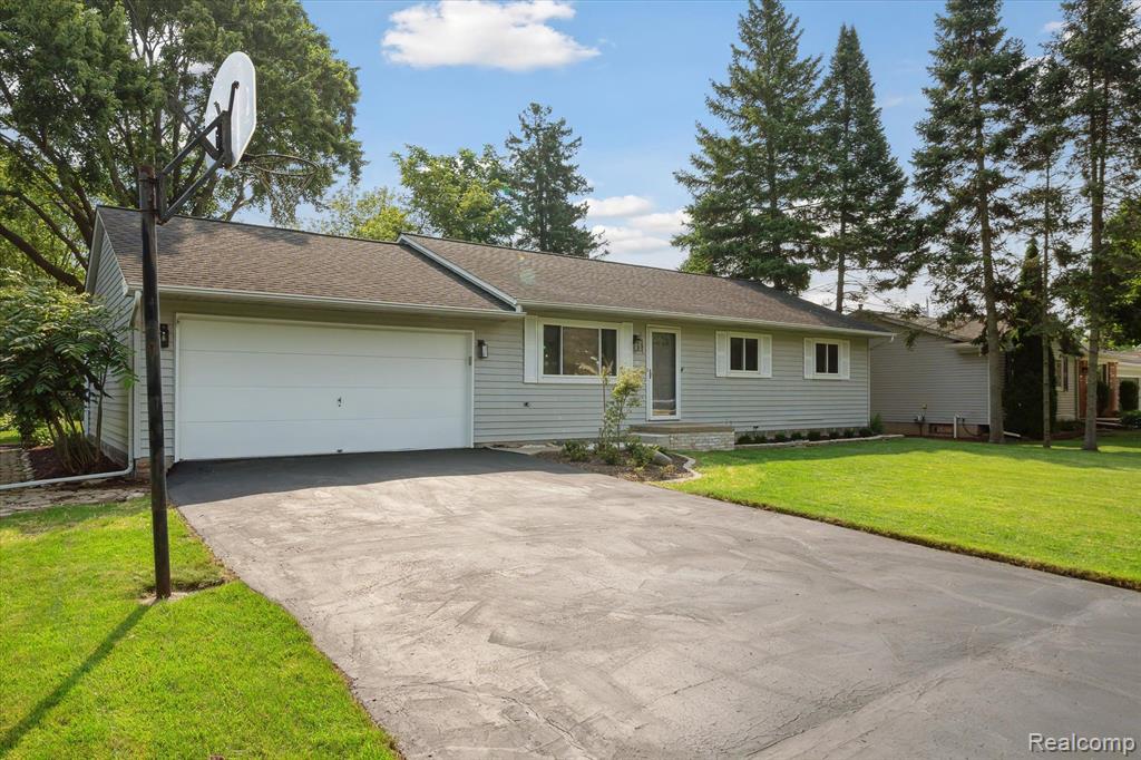 2951 Dearborn Avenue Rochester Hills, MI 48309 - Photo 2 of 33