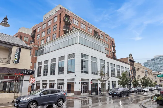 $485,000 | 1124 Lake Street, Unit 511, Oak Park, IL 60301