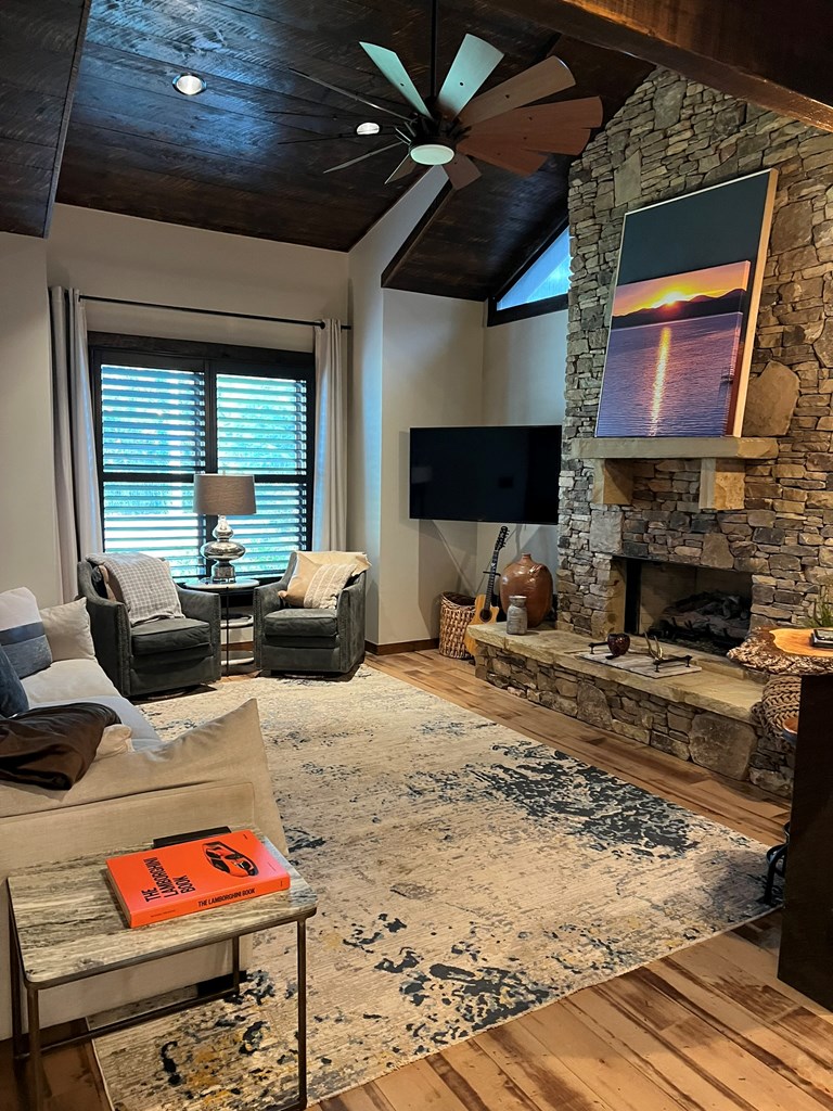 330 East 2nd Street Blue Ridge, GA 30513 - Photo 2 of 31