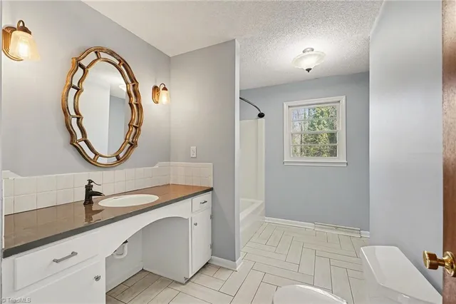 $269,900 | 405 Idlewild Drive, Lexington, NC 27295