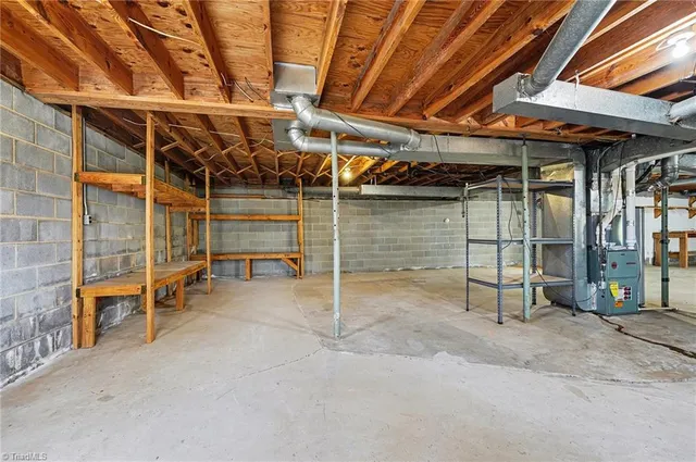 $269,900 | 405 Idlewild Drive, Lexington, NC 27295