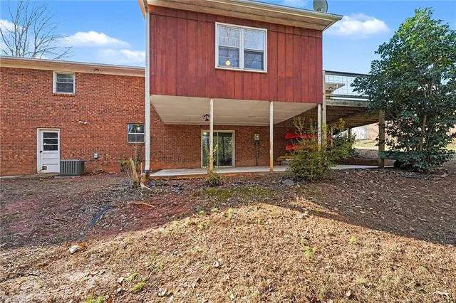 $269,900 | 405 Idlewild Drive, Lexington, NC 27295