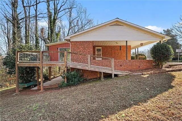 $269,900 | 405 Idlewild Drive, Lexington, NC 27295