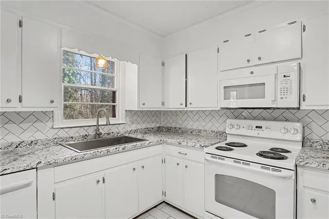 $269,900 | 405 Idlewild Drive, Lexington, NC 27295