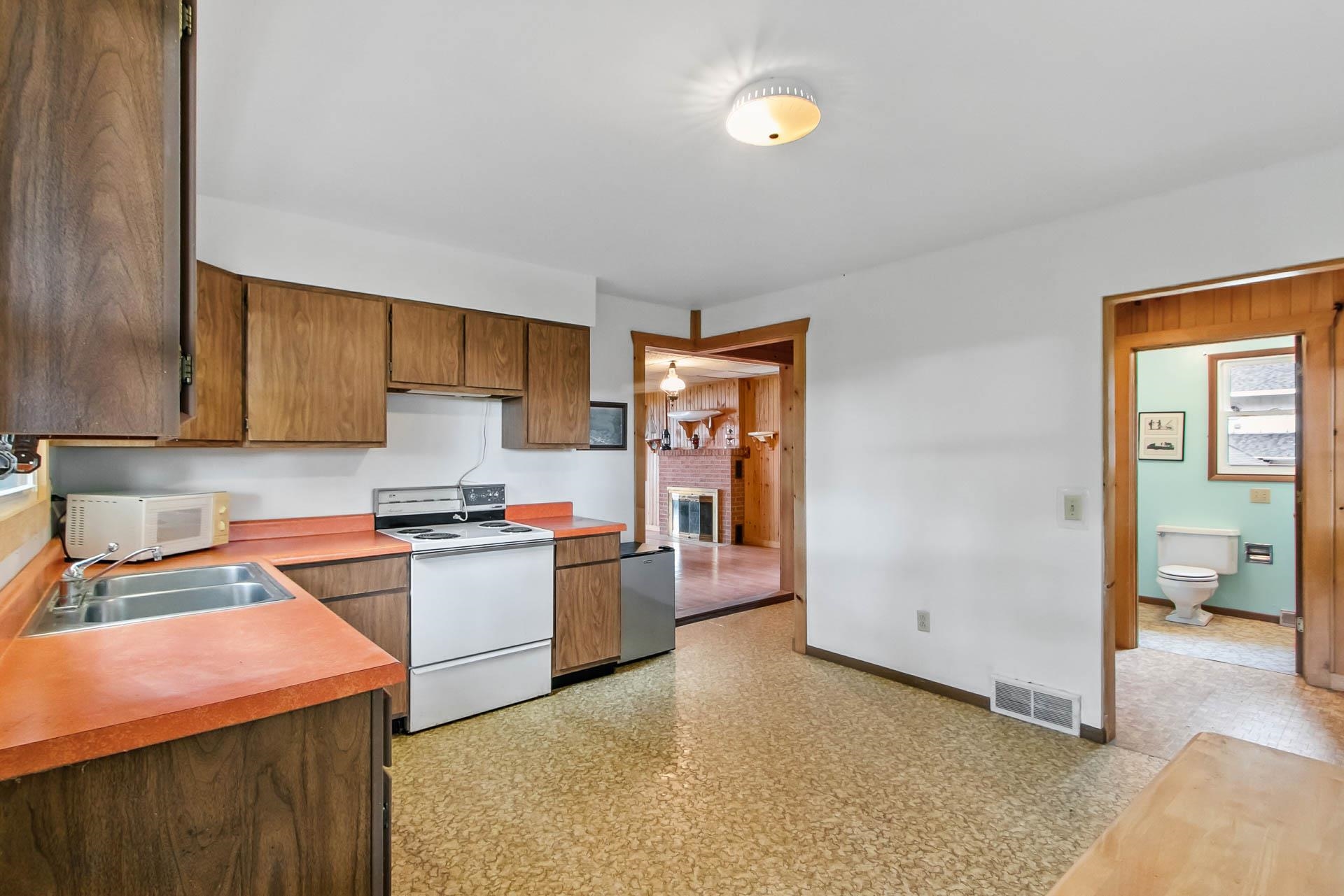 W8738 White Crow Road Fort Atkinson, WI 53538 - Photo 29 of 64