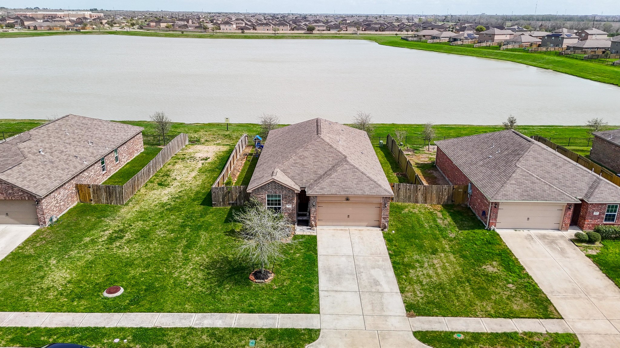 9803 Garnet Grove Drive Rosharon, TX 77583 - Photo 3 of 34