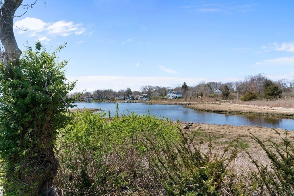 516 Pearse Road Swansea, MA 02777 - Photo 4 of 40 Gallery Image 4