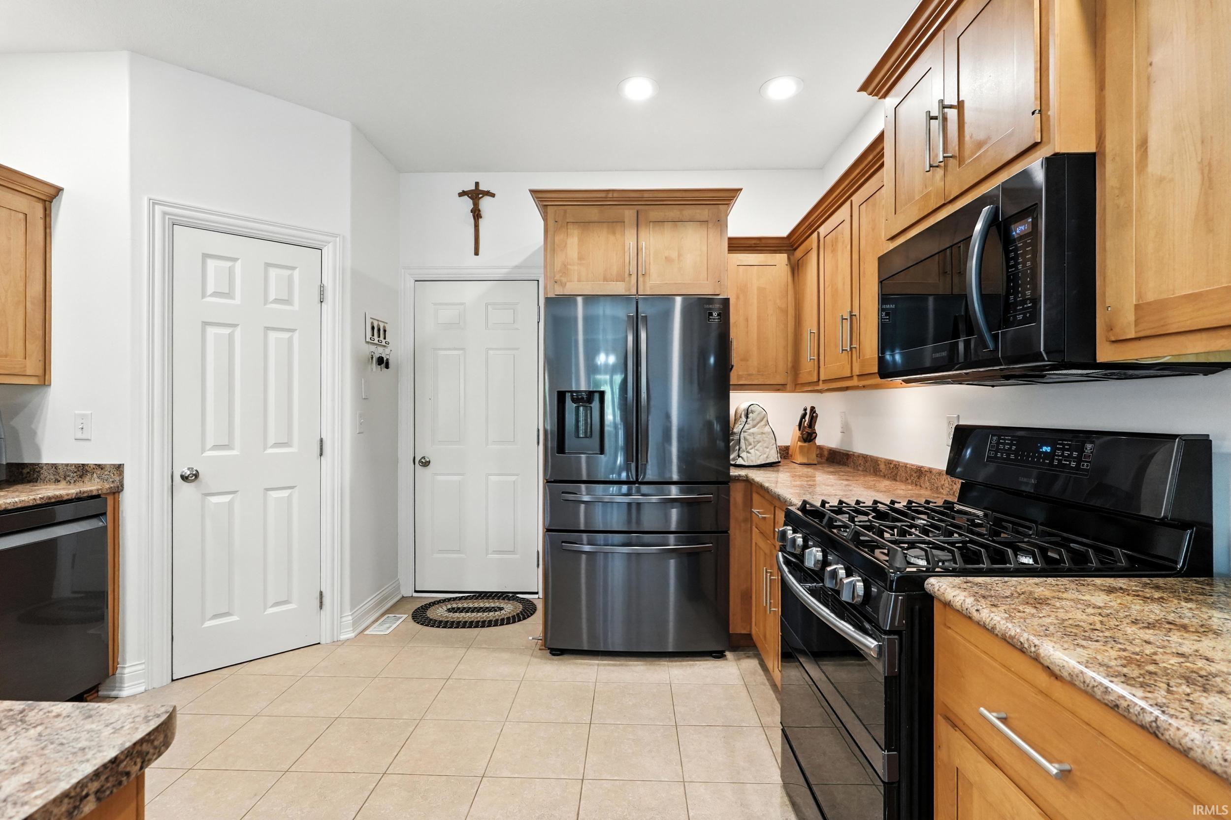 1208 Phaeton Way Auburn, IN 46706 - Photo 11 of 36