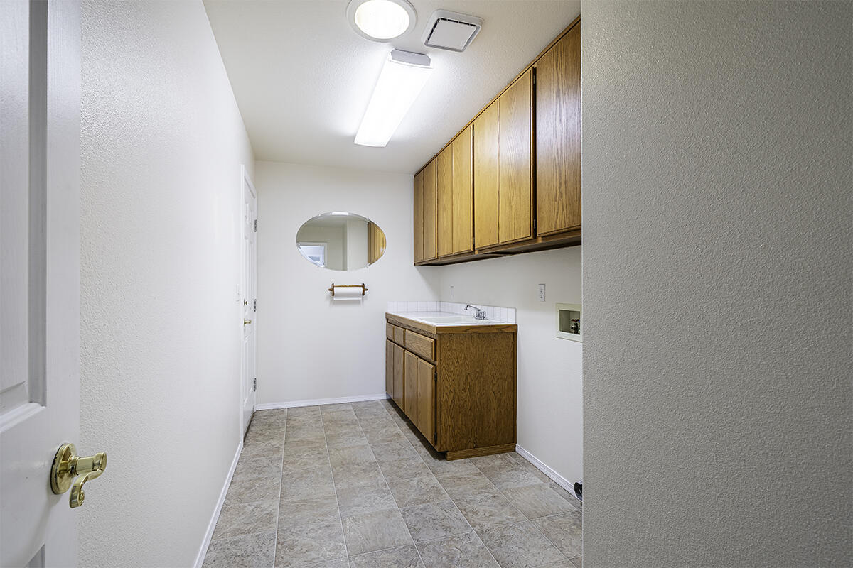 938 Cypress Point Loop Ashland, OR 97520 - Photo 20 of 35