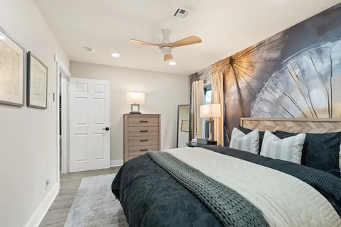 $465,000 | 5113 West 43rd Street, Houston, TX 77092