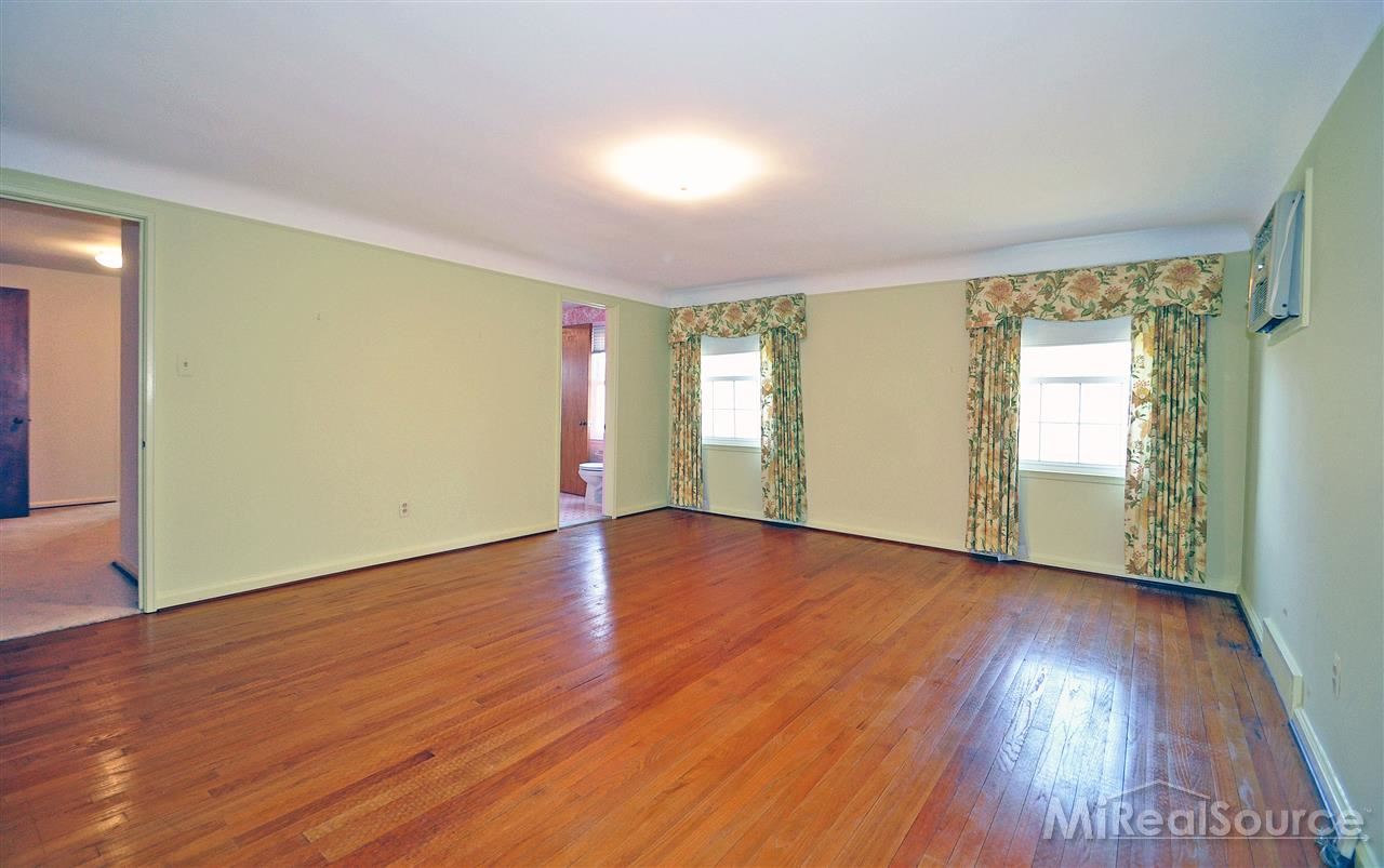50 Shoreham Road Grosse Pointe, MI 48236 - Photo 16 of 30 31189346-15.JPG