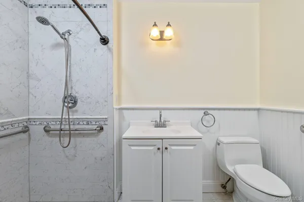 $6,000 | 451 River Road, St. James, NY 11780