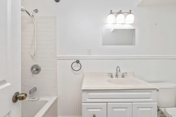 $6,000 | 451 River Road, St. James, NY 11780