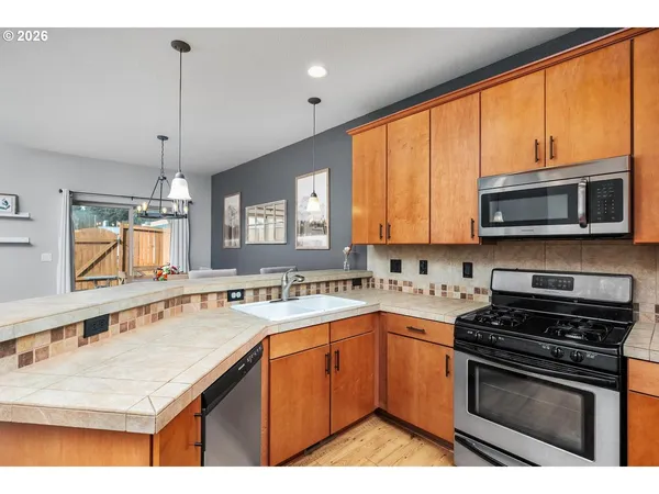 $369,900 | 4923 Southeast Lucas Court, Milwaukie, OR 97267