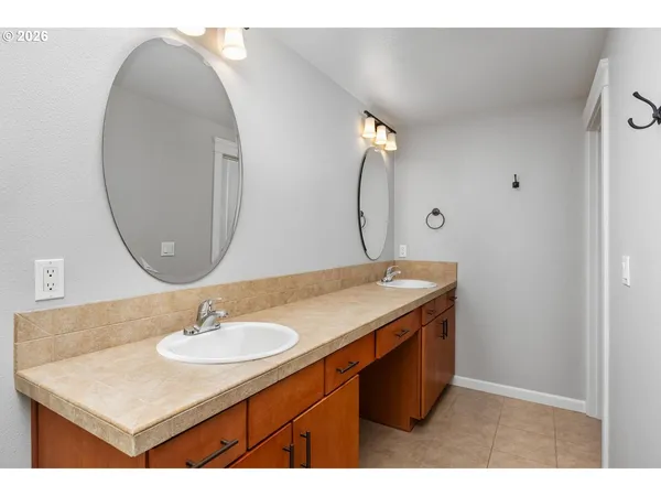 $369,900 | 4923 Southeast Lucas Court, Milwaukie, OR 97267