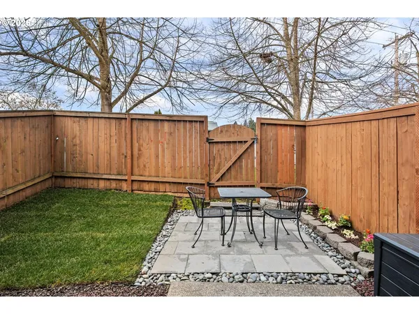 $369,900 | 4923 Southeast Lucas Court, Milwaukie, OR 97267