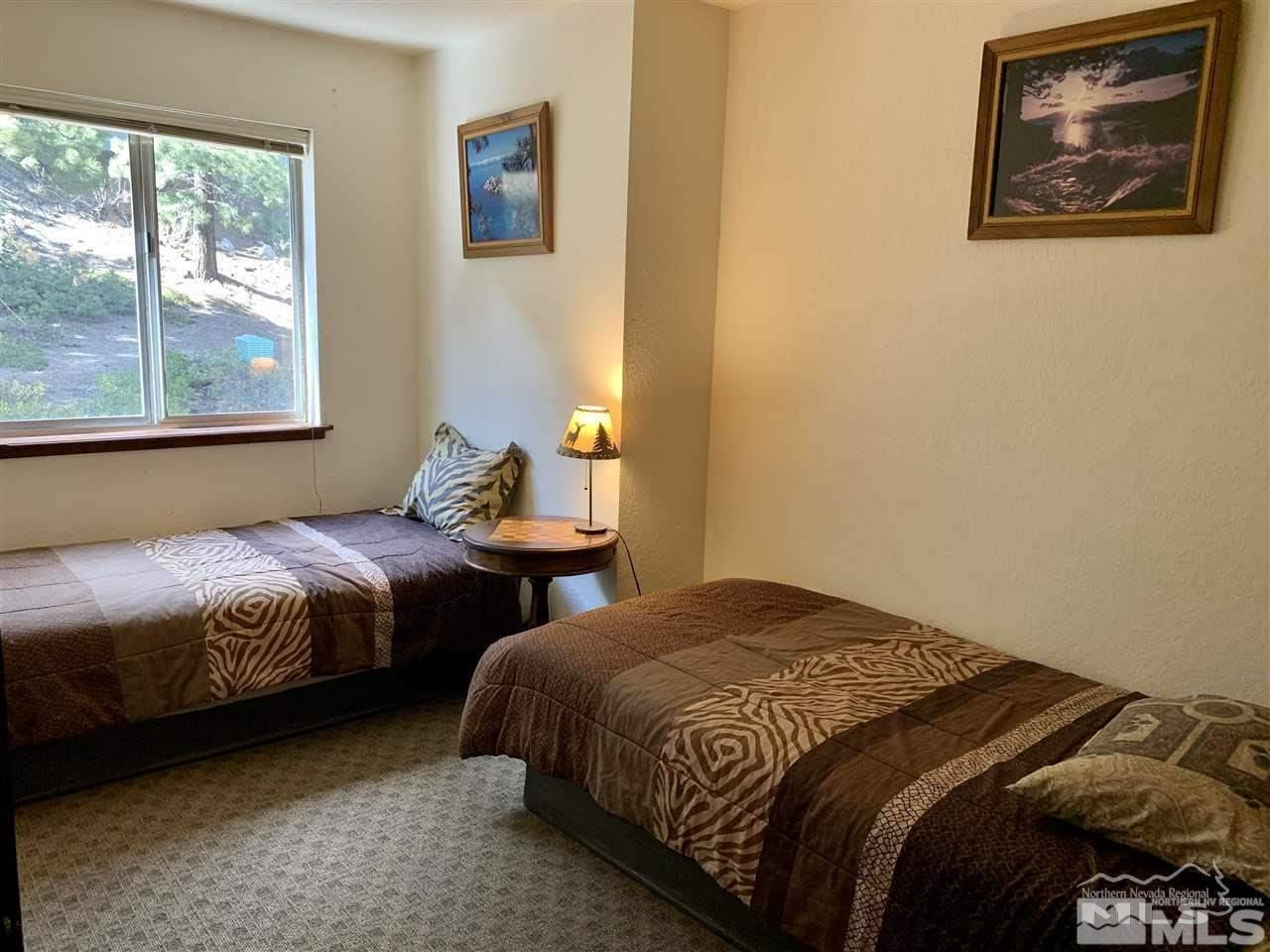 424 Quaking Aspen Lane, Unit B Stateline, NV 89449 - Photo 23 of 30 a bedroom with bed and window