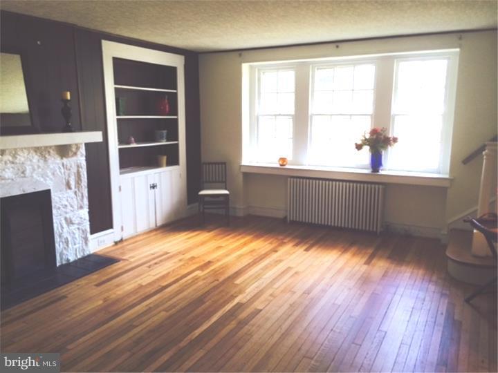 207 Avon Road Narberth, PA 19072 - Photo 4 of 11 Living Room