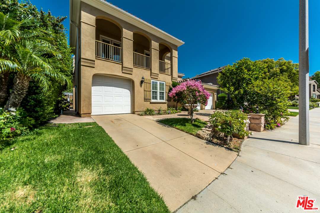 149 Laurel Ridge Drive Simi Valley, CA 93065 - Photo 3 of 53 a front view of a house with a yard