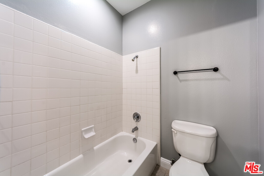 149 Laurel Ridge Drive Simi Valley, CA 93065 - Photo 45 of 53 a bathroom with a toilet sink and shower