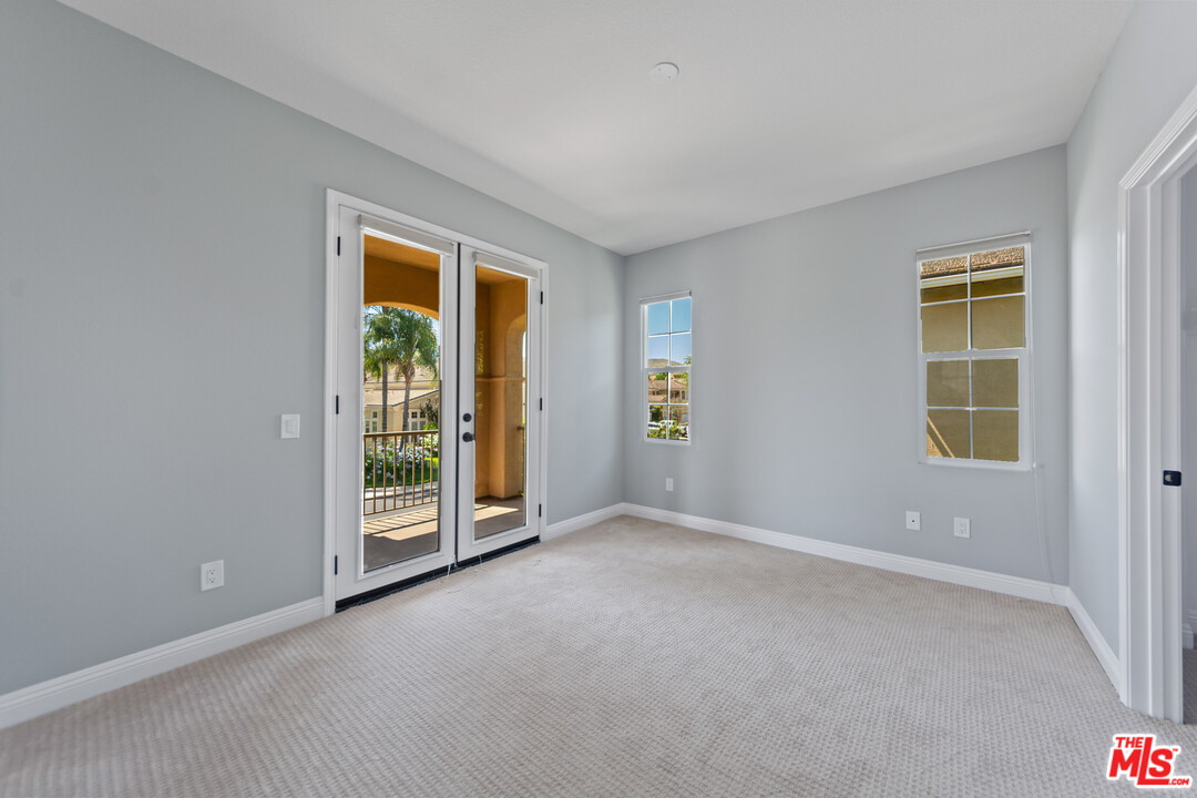 149 Laurel Ridge Drive Simi Valley, CA 93065 - Photo 46 of 53 an empty room with windows
