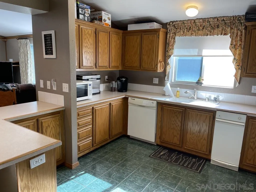 15935 Spring Oaks Road, Unit 51 El Cajon, CA 92021 - Photo 6 of 21 Gallery Image 6
