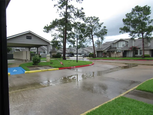 $1,600 | 12109 Sandpiper Drive, Unit 121, Houston, TX 77035