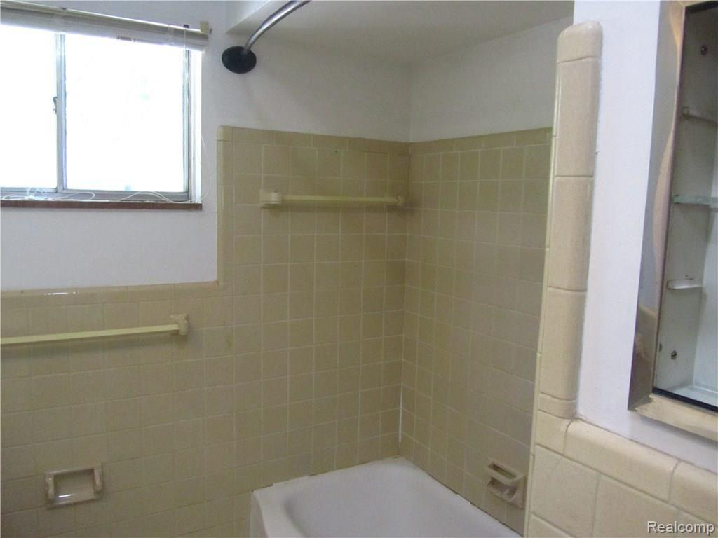 14211 Inkster Road Livonia, MI 48154 - Photo 20 of 24