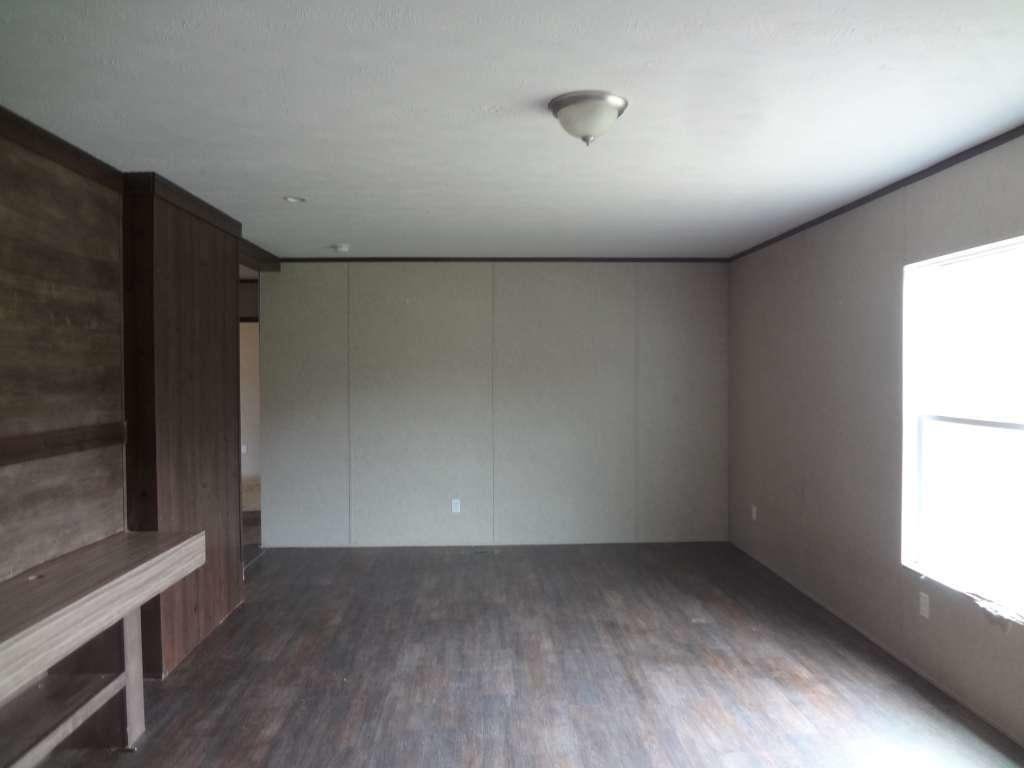 1043 Pine Orchard Road Butler, TN 37640 - Photo 3 of 7 3 Living Room