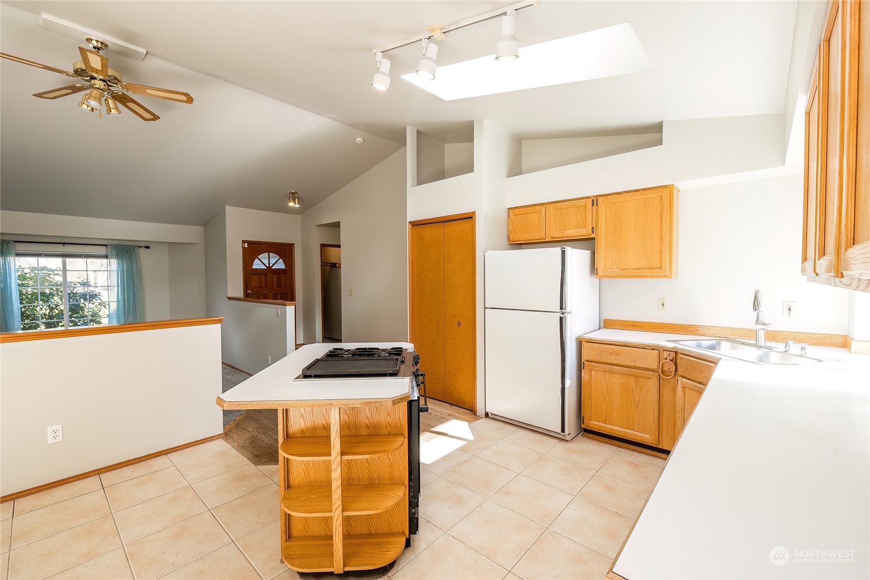 7306 East Collins Road Port Orchard, WA 98366 - Photo 11 of 38 Gallery Image 11