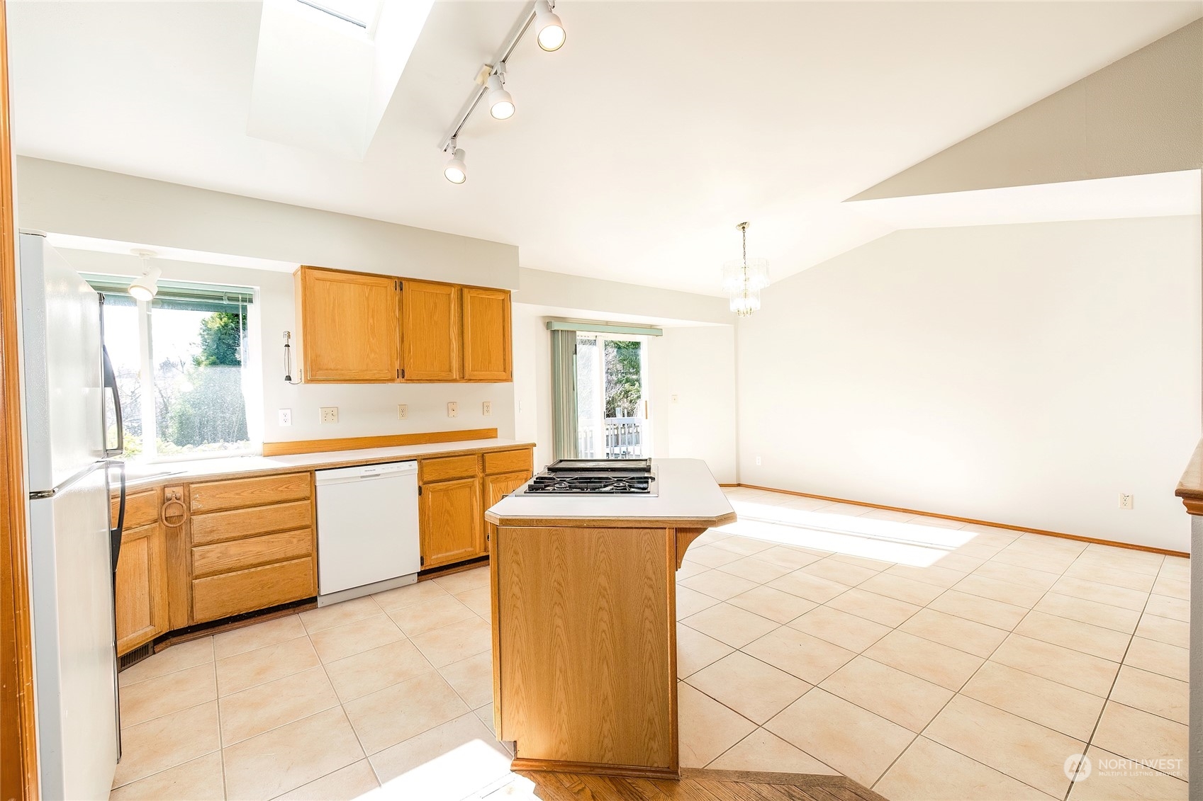 7306 East Collins Road Port Orchard, WA 98366 - Photo 12 of 38 Gallery Image 12