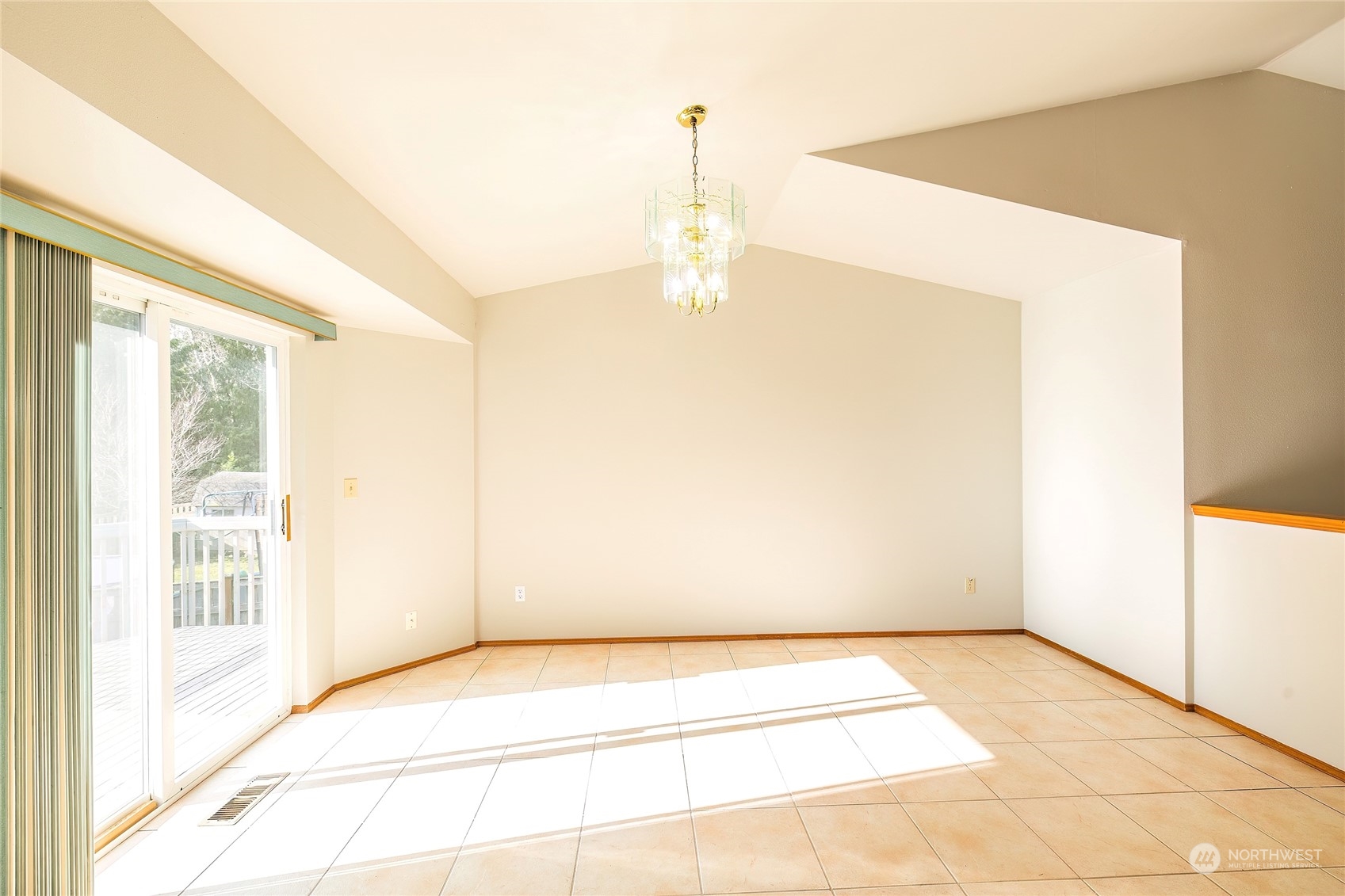 7306 East Collins Road Port Orchard, WA 98366 - Photo 23 of 38 Gallery Image 23