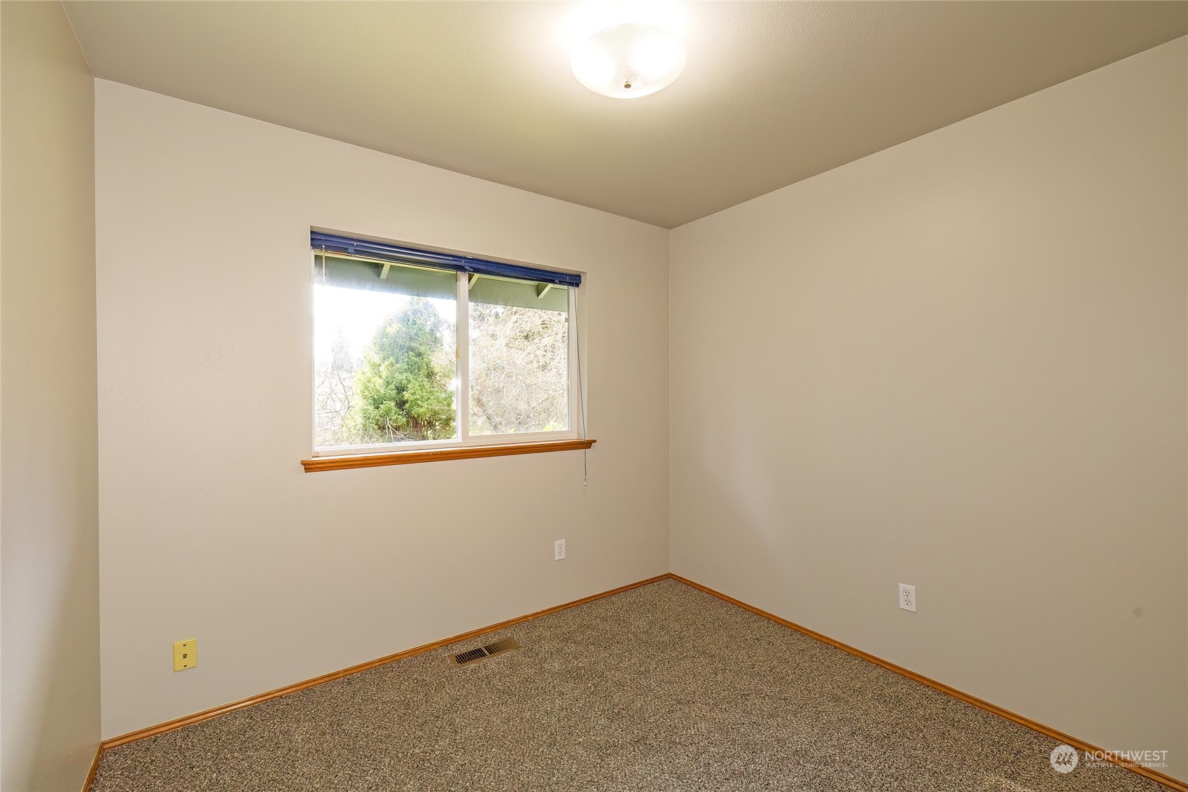 7306 East Collins Road Port Orchard, WA 98366 - Photo 32 of 38 Gallery Image 32