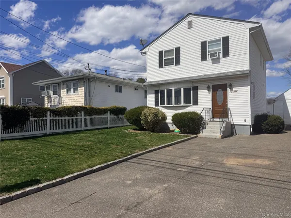 $579,000 | 506 48th Street, Amityville, NY 11701