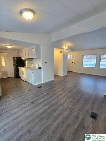 $2,200 | 207 West Center Street, Wind Gap, PA 18091