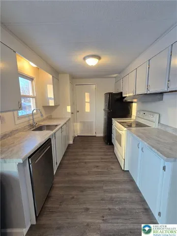 $2,200 | 207 West Center Street, Wind Gap, PA 18091