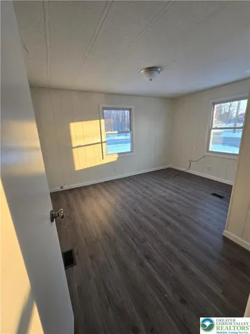 $2,200 | 207 West Center Street, Wind Gap, PA 18091