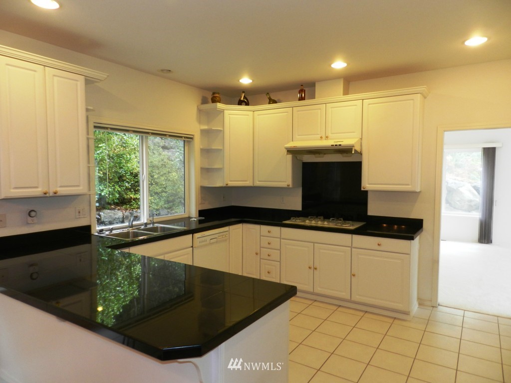 10320 Northeast 153rd Street Bothell, WA 98011 - Photo 3 of 11 Gallery Image 3