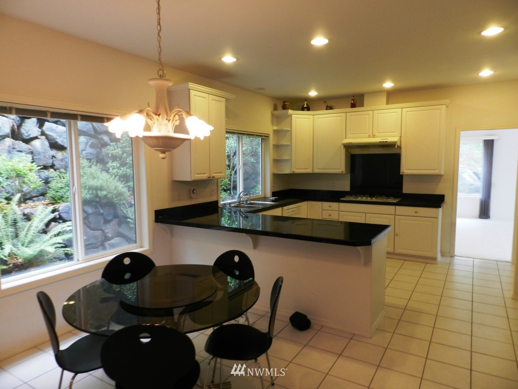 10320 Northeast 153rd Street Bothell, WA 98011 - Photo 4 of 11 Gallery Image 4